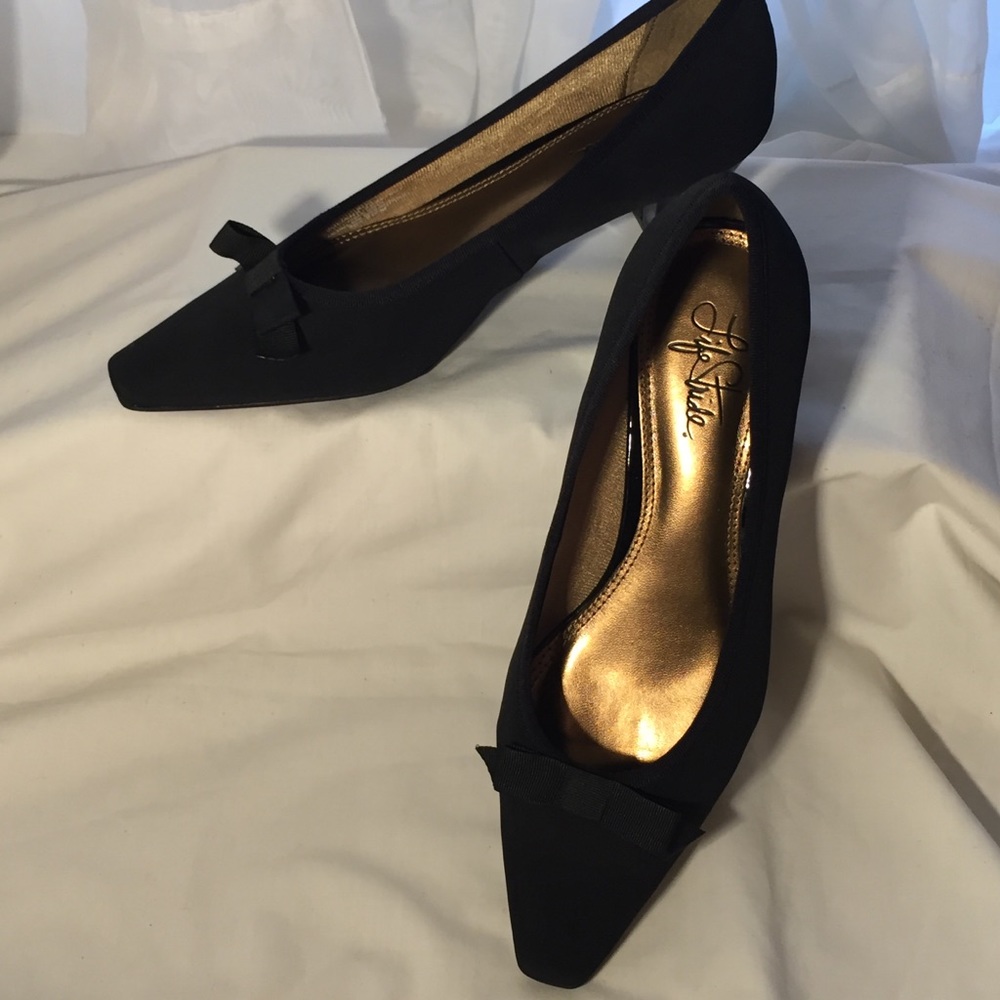 New Life Stride shoes black/ribbon 2” heel 8 1/2 M